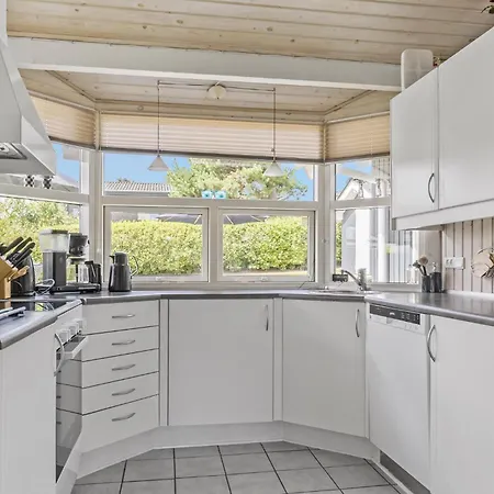 Holiday home Cozy Home In Hejls With Kitchen