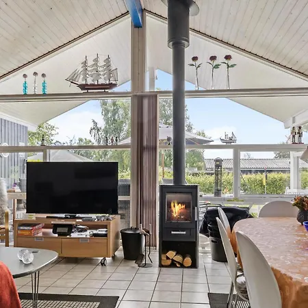 Cozy Home In Hejls With Kitchen *